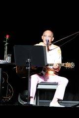 松山千春、39年ぶり涙の弾き語りライブ「これからも俺は歌うぞ」