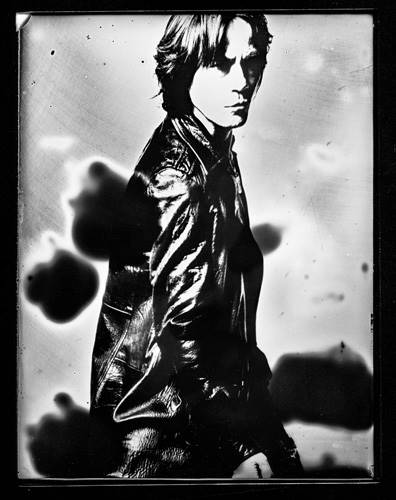氷室京介“幻”写真集締め切り迫る