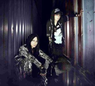 VAMPS、グラミーノミネート・プロデューサー迎えた新作リリース