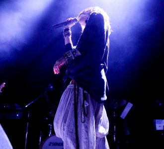音楽が私の捌け口、majikoが表現する「蜘蛛の糸」という群集劇