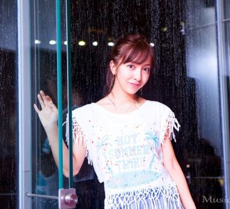 転機を迎える板野友美、写真集・曲に表れた心の変化　本心を探る