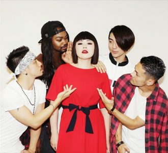 ブルゾンちえみ率いるユニット「Royal Flush」、完コピMVを公開