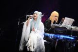 YOSHIKI×HYDE、ハロウィーンライブで奇跡のコラボレーション