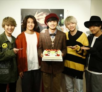 DISH//の北村匠海、初の個展と誕生日をメンバーがサプライズ祝福
