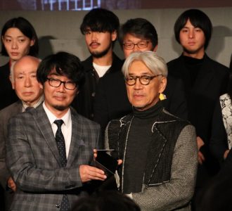 坂本龍一「楽しい」作曲家の藤倉大と即興演奏で見せた前衛的な顔