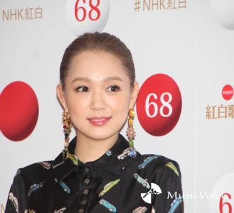 西野カナ、女子30人連れ紅白ガールズパーティー「パッ」と早替え