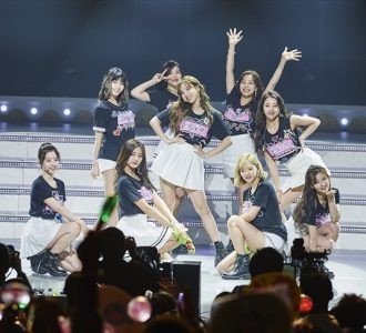 TWICE、日本ツアー東京公演ライブビューイングでファンを一つに