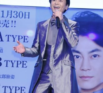 氷川きよし「花道を進んで行きたい」新曲発売イベントで熱唱
