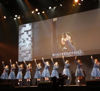 22／７、涙の記念公演　11人で披露した新曲　飛躍誓う