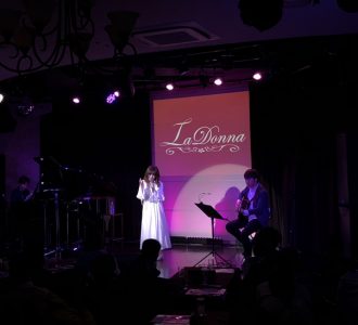 元看護師で歌手・結花乃、透き通る力強い歌声で見せた独特の世界