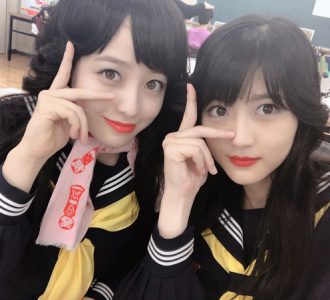 「スケバンコンビ」橋本環奈＆乃木坂若月佑美、ヤンキー姿でマネキンポーズ