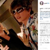 GACKT「いい弟」“ホスト界の帝王”ROLANDと兄弟ショット「チューしまくってた」