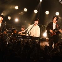 SHE’S、メジャーデビュー発表日の地でツアー最終「大事な人を守るロックでありたい」