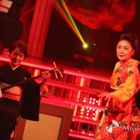 石川さゆり、赤く染まる「天城越え」　うなった布袋寅泰のギター：紅白