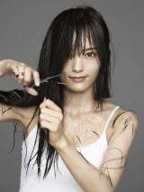 山本彩、ソロ活動本格化　髪バッサリで心機一転　ソロツアー＆公式FC設立
