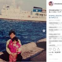 篠田麻里子の幼少期写真が反響、“海上保安官”の父が「イケメン」と話題