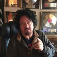 TOTO・ルカサー、バンドが長続きする秘訣は「楽しさ」スタジオ時代も明かす