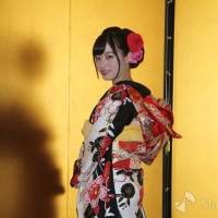 橋本環奈、振袖姿で「二十歳会見」（写真８）