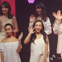 板野友美「Samantha Thavasa 25周年キック・オフプレ発表会」（写真１）