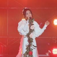 倉木麻衣『Samantha Thavasa 25周年』（写真１）