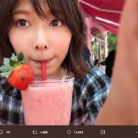 渡邉理佐の“どアップ”自撮りショットが話題、可愛すぎて「心臓もたない」
