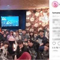 きゃりー「まじで幸せ」誕生会に綾野剛、SKY-HI、岡村靖幸ら集結「メンツ凄い」