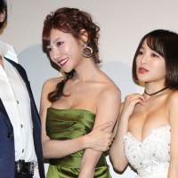 明日花キララ・青柳尊哉・天木じゅんら「アイアンガール」初日舞台挨拶（写真１）
