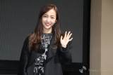 板野友美、再生数160万回　MV共演の塩野瑛久と裏話　朝キスは「どきまぎ」
