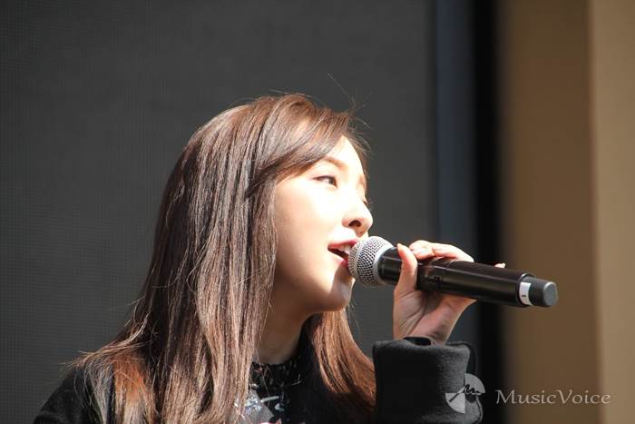 板野友美