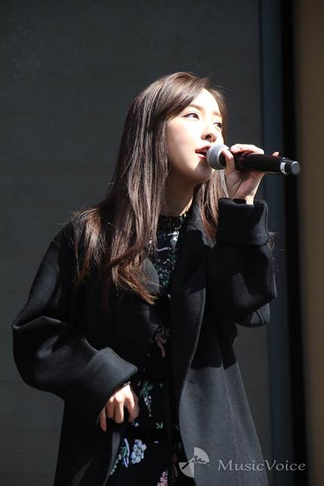 板野友美