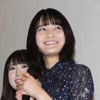 欅坂46織田奈那・長沢菜々香『未来のあたし　～豊島圭介ショートフィルム映画祭～』初日舞台あいさつ（写真１）