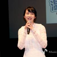 のん「私たちが努力しないといけない」温暖化テーマ小学生の壁新聞に感銘