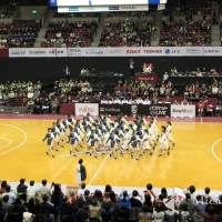 ラストアイドル、52人全員で“歩く芸術”披露　鮮やかな交差に大歓声起こる