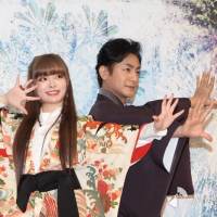 きゃりー、和洋折衷の衣装披露　愛之助「かぶいてるね！」