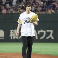 劇団EXILE・鈴木伸之「めちゃくちゃ気持ちよかった」始球式で122キロの豪速球