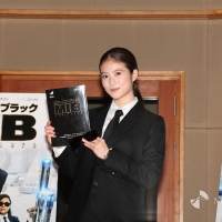 今田美桜、公開アフレコに「緊張」　スーツ姿に「ちょっと恥ずかしい」