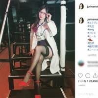松井珠理奈「先生再び登場」、“絶対領域”女医コスプレ反響