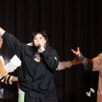 AI「皆さんは英雄」ユニバーシアード競技大会・結団式でサプライズ歌唱