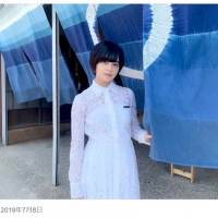 平手友梨奈、“微笑”ショットが話題　「笑ってる！」「かわいい」