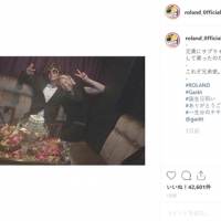 ROLAND「これぞ兄弟愛」GACKTバースデー祝福、寄り添い方が「彼女かと…」