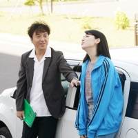 三吉彩花とムロツヨシ、デュエットで美声披露　27テイク挑んだ歌唱シーン
