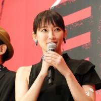 吉岡里帆「見えない目撃者」（写真１）