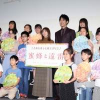松岡茉優・松坂桃李、子供たちに真剣アドバイス「自分を疑ってはダメ」