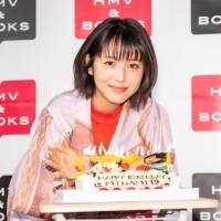 「北海道感が出ていて可愛い」浜辺美波、バースデーケーキに笑顔