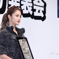 E-girls楓、ベストジーニストで私服コーデ「女性らしさも意識」