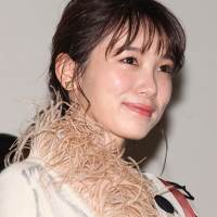 飯豊まりえ、美太もも　生足に「キレイ」の声