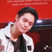 “新婚”窪田正孝、「幸せですか？」に笑顔　両手でサムズアップ
