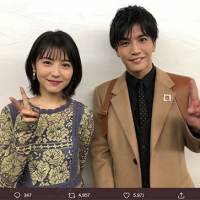 浜辺美波「お会いできました」岩田剛典との再会ショット反響、ドラマで共演