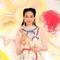 のん「皆さんの心がスパークするように」ポップアップバーでアート描く