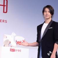山下智久「僕の今を注いだ」コラボシューズ、嵐らに「一人ずつ手渡したい」